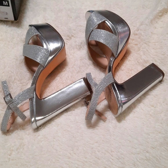 I. Miller Shoes - Picture 2 of 8